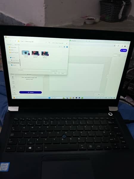 Toshina laptop i7 8th gen 1