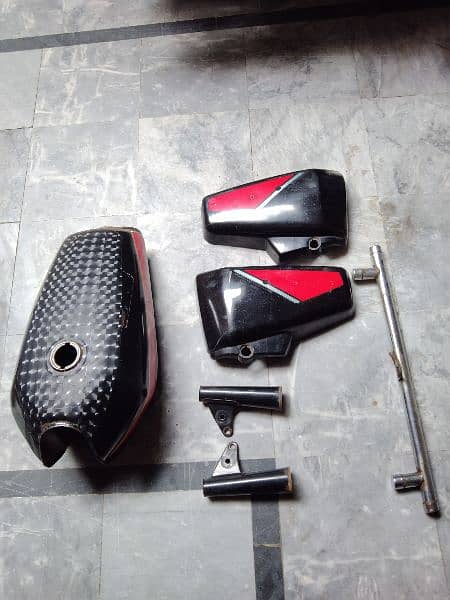 Honda 125 Genuine Tanki Tapay in good condition just in 3500Rs 2