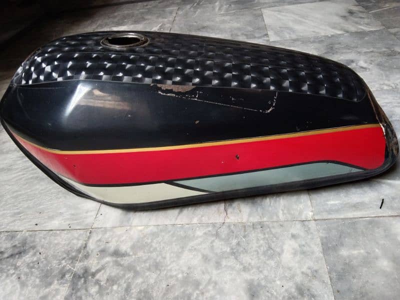 Honda 125 Genuine Tanki Tapay in good condition just in 3500Rs 7
