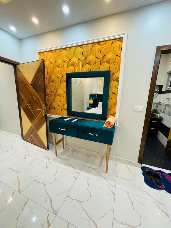 One bedroom VIP apartment for rent short time(2to3hrs) in bahria town 2