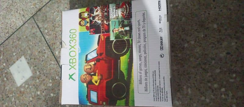XBOX 360 IN NEW CONDITION WITH 2 WIRELESS CONTROLLER 2