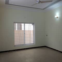 Size 50x90 Ground Portion For Rent In G-13