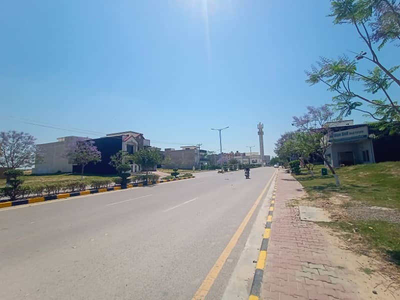 MULTI GARDENS B17 ISLAMABAD 8 MARLA ON MAIN DOUBLE ROAD (MR11) SUNFACE BASEMENT * GROUND * FRIST * SECOND FLOOR HOUSE AVAILABLE FOR SALE ON INVESTOR RATE 19