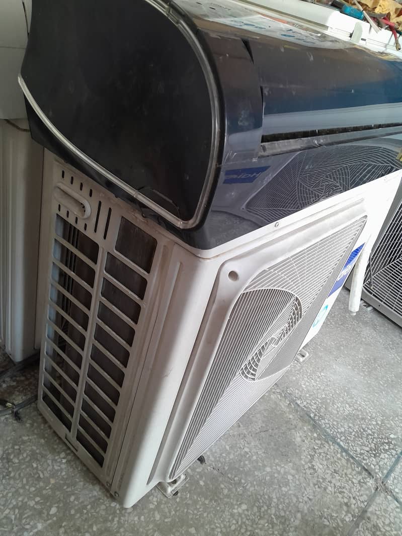 Haier 1.5 Ton Inverter Ac for sale. Contact number 03175720260. 4