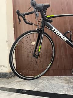 Trinx R700 Road bike