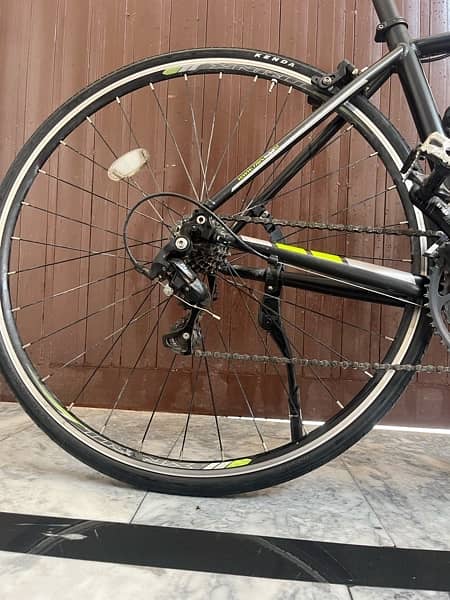 Trinx R700 Road bike 3