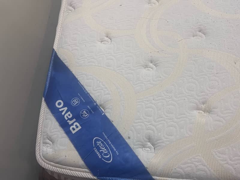 queen bed perfect condition 2