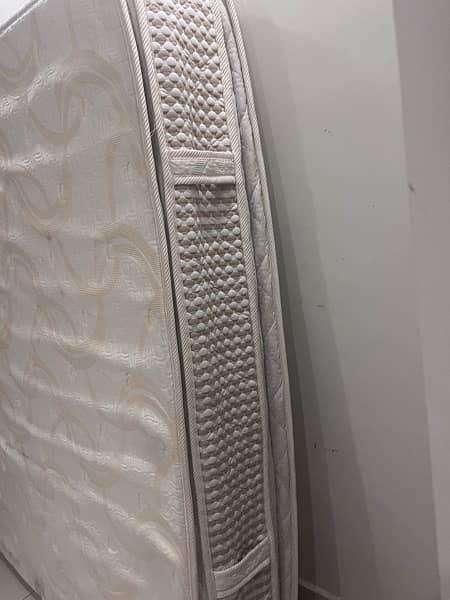 queen bed perfect condition 6