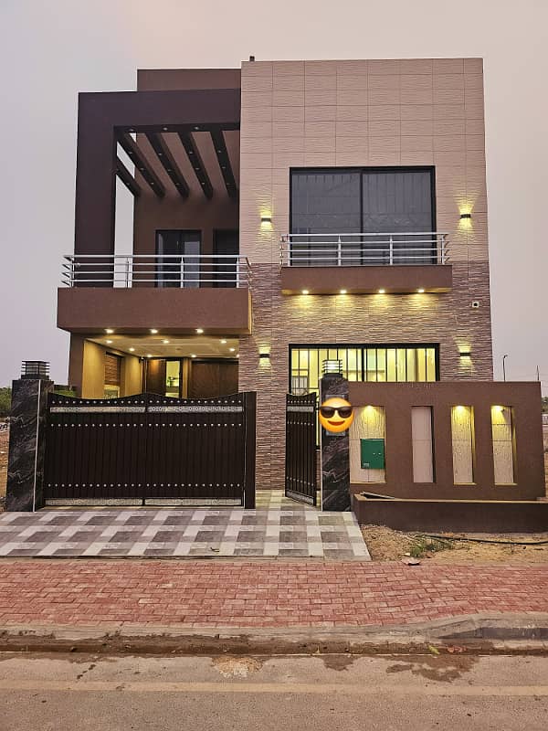 5 MARLA BRAND NEW BEATIFULL HOUSE FOR SALE IN JINNAH SECTOR E BLOCK BAHRIA TOWN LAHORE 0