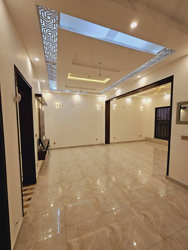 5 MARLA BRAND NEW BEATIFULL HOUSE FOR SALE IN JINNAH SECTOR E BLOCK BAHRIA TOWN LAHORE 4