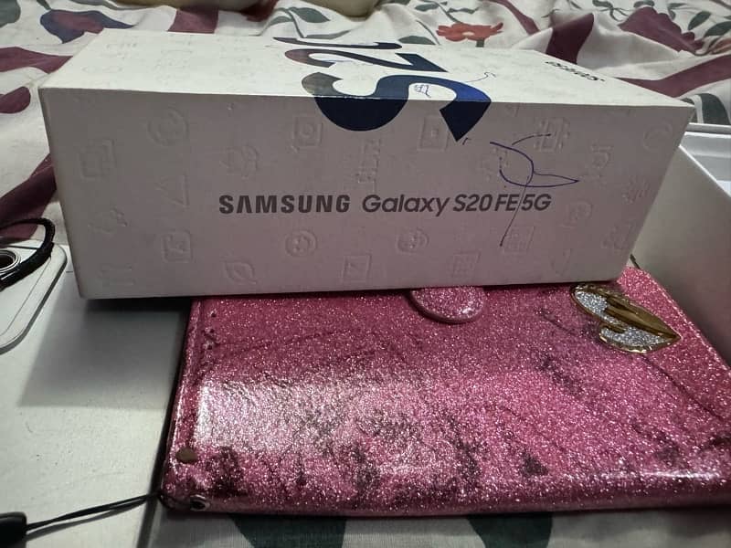 selling samsung s20 fe 5g sim time available  cloud navy 6/128 8