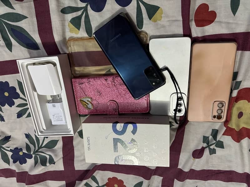 selling samsung s20 fe 5g sim time available  cloud navy 6/128 9