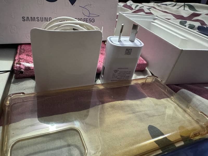 selling samsung s20 fe 5g sim time available  cloud navy 6/128 12