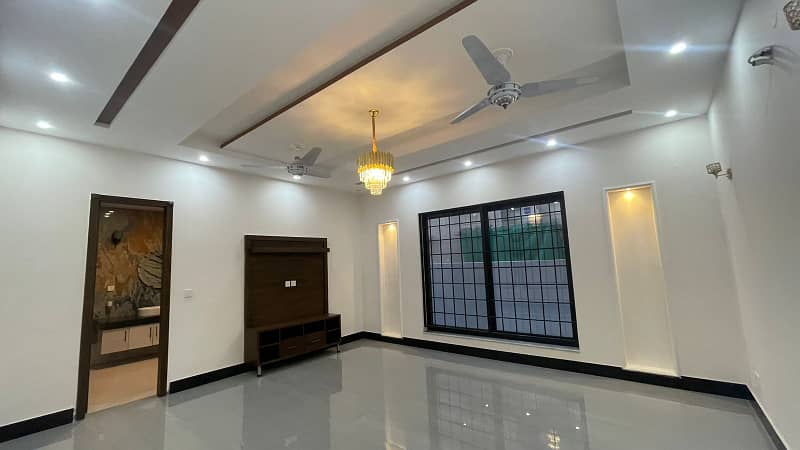 10 MARLA PRIME LOCATOION BEATIFULL UPPER PORTION FOR RENT SECTOR C BAHRIA TOWN LAHORE 3