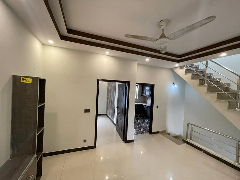 5 MARLA BEATIFULL HOUSE FOR SALE IN BB BLOCK BAHRIA TOWN LAHORE 8