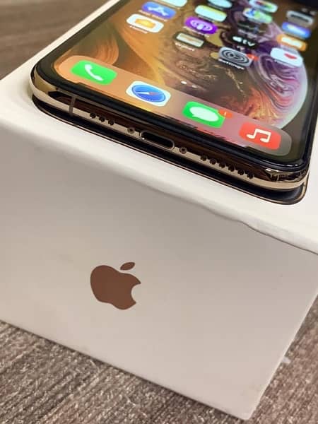 IPHONE XS 256GB WITH BOX (NON PTA) 2