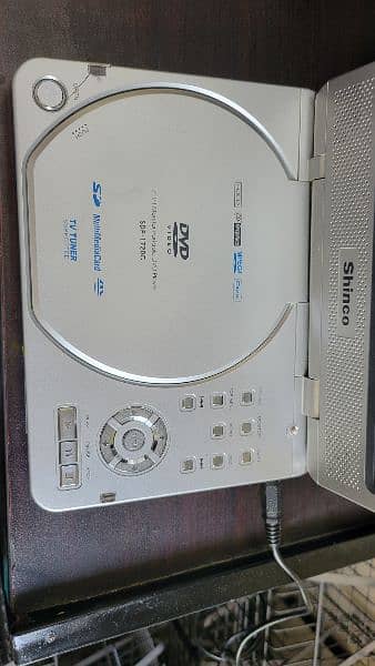 Cd DVD player with Screen 1