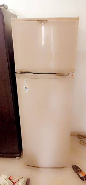 1 year used whirlpool fridge extra large size 1