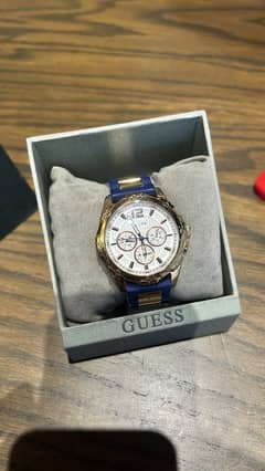 GUESS Unisex Watch W0325L8 - Sleek, Water-Resistant, and Gently Used