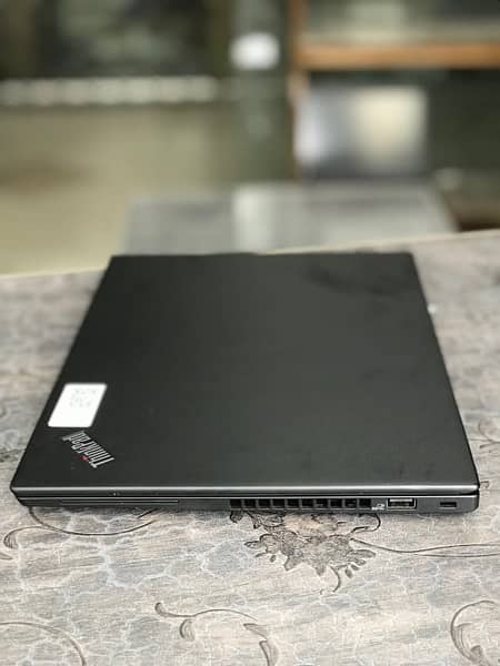 Lenovo Thinkpad x390 core i7-8th gen 4