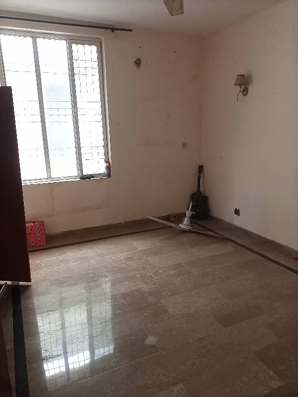 10 Marla Upper Portion For Rent In DHA Phase 1 4