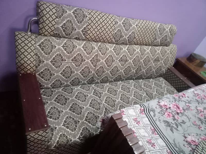 3 Seater sofa brand new condition contact me 03047174502 0