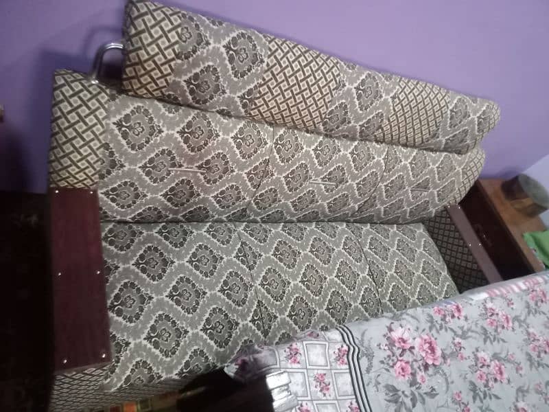 3 Seater sofa brand new condition contact me 03047174502 1