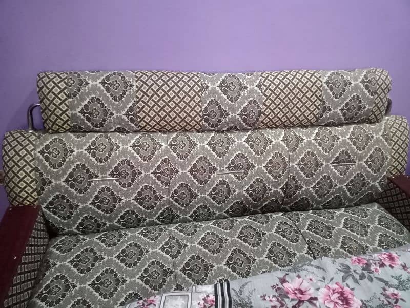 3 Seater sofa brand new condition contact me 03047174502 3