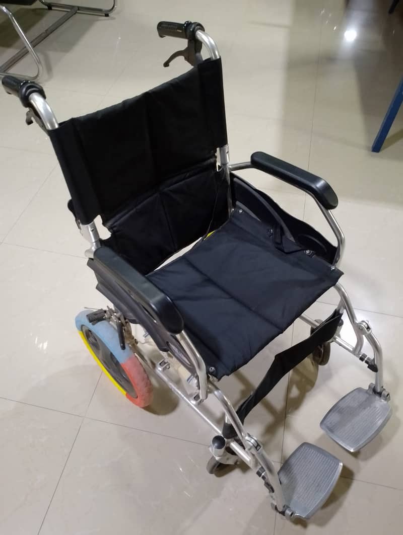 Foldable Fancy Wheelchair (Clean) 0