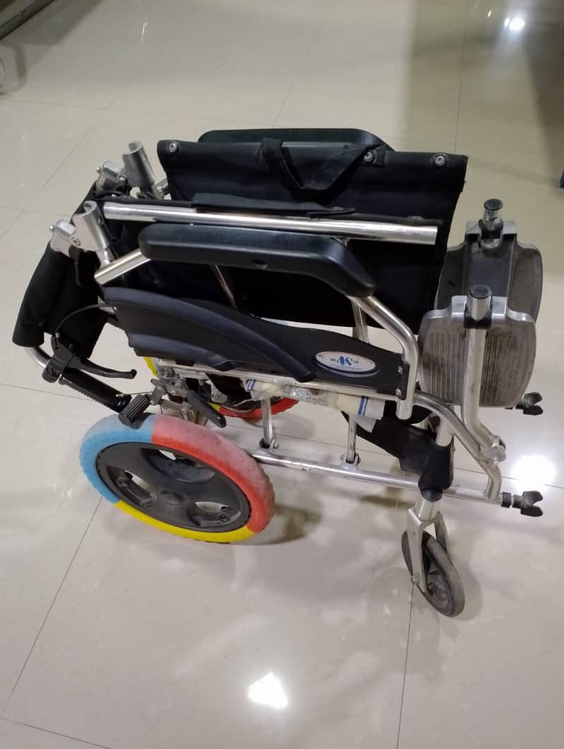 Foldable Fancy Wheelchair (Clean) 1