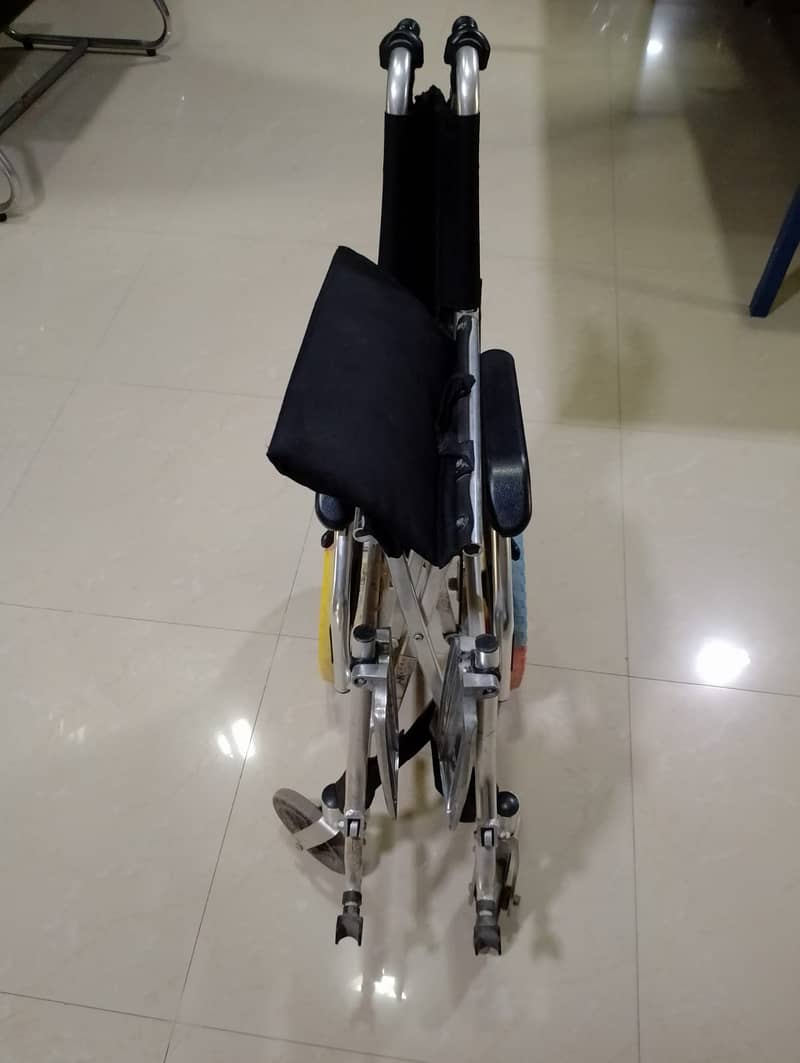 Foldable Fancy Wheelchair (Clean) 3