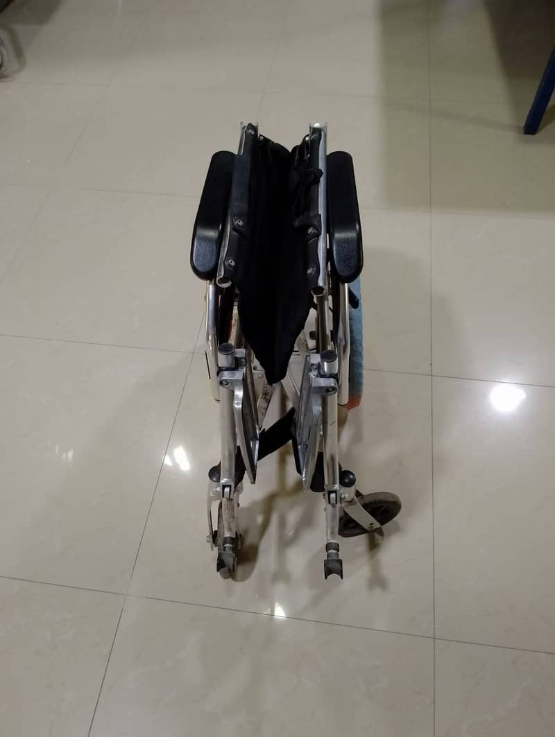 Foldable Fancy Wheelchair (Clean) 4
