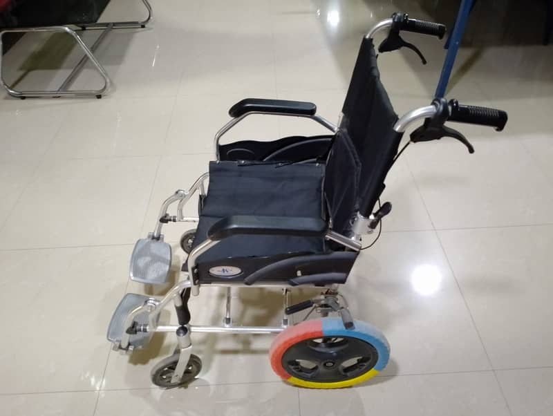 Foldable Fancy Wheelchair (Clean) 6