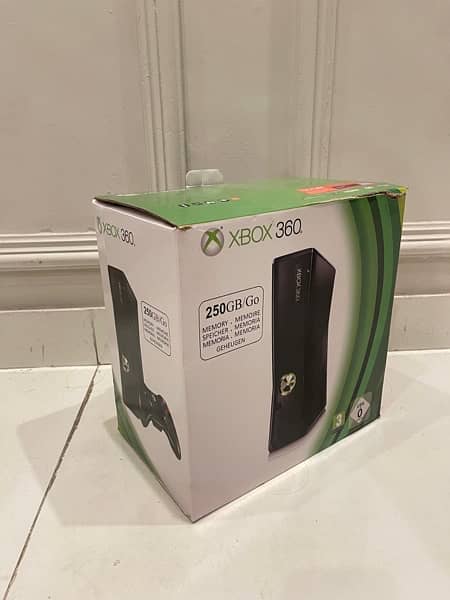 Xbox 360 with 2 wireless comtrollers 0