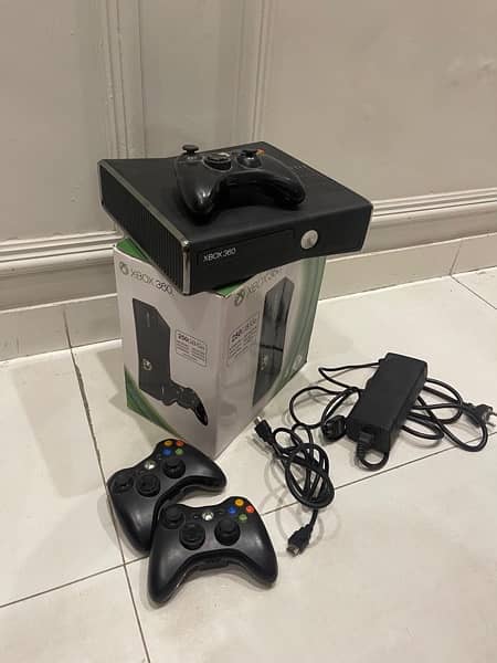 Xbox 360 with 2 wireless comtrollers 2