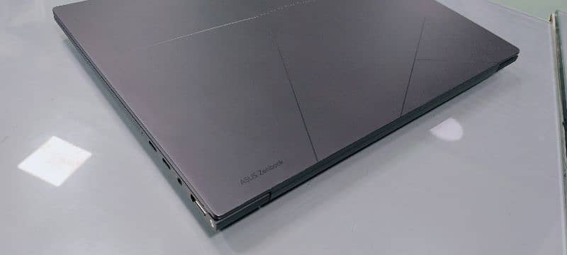 Asus ZenBook 0