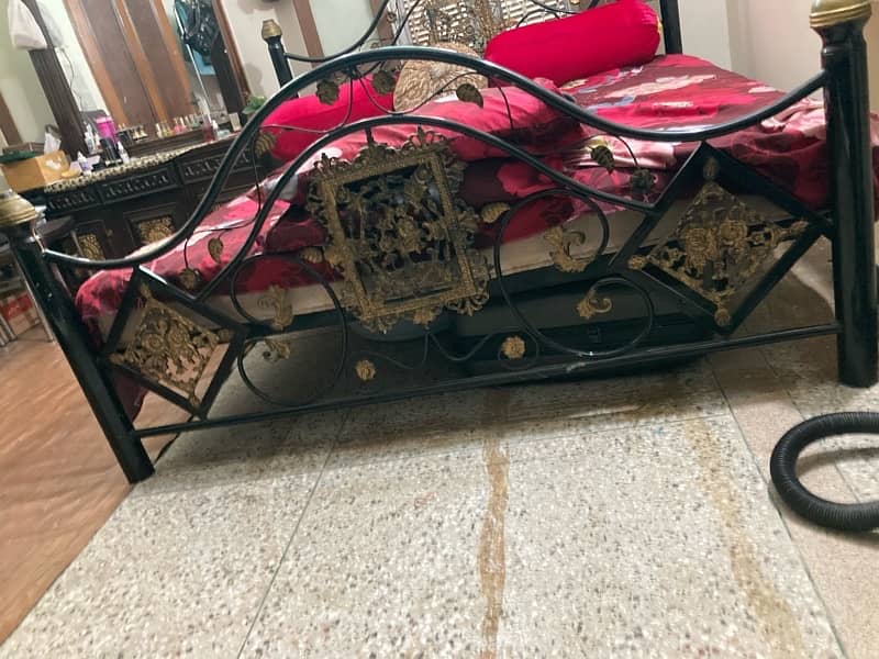 Iron bed for sale in good condition 0
