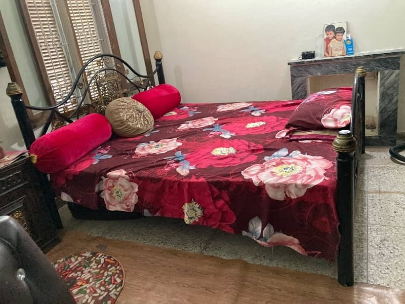 Iron bed for sale in good condition 4