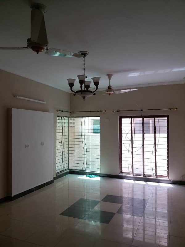 Askari 11, Sector B, 10 Marla, 4 Bed Luxury House For Sale. 7