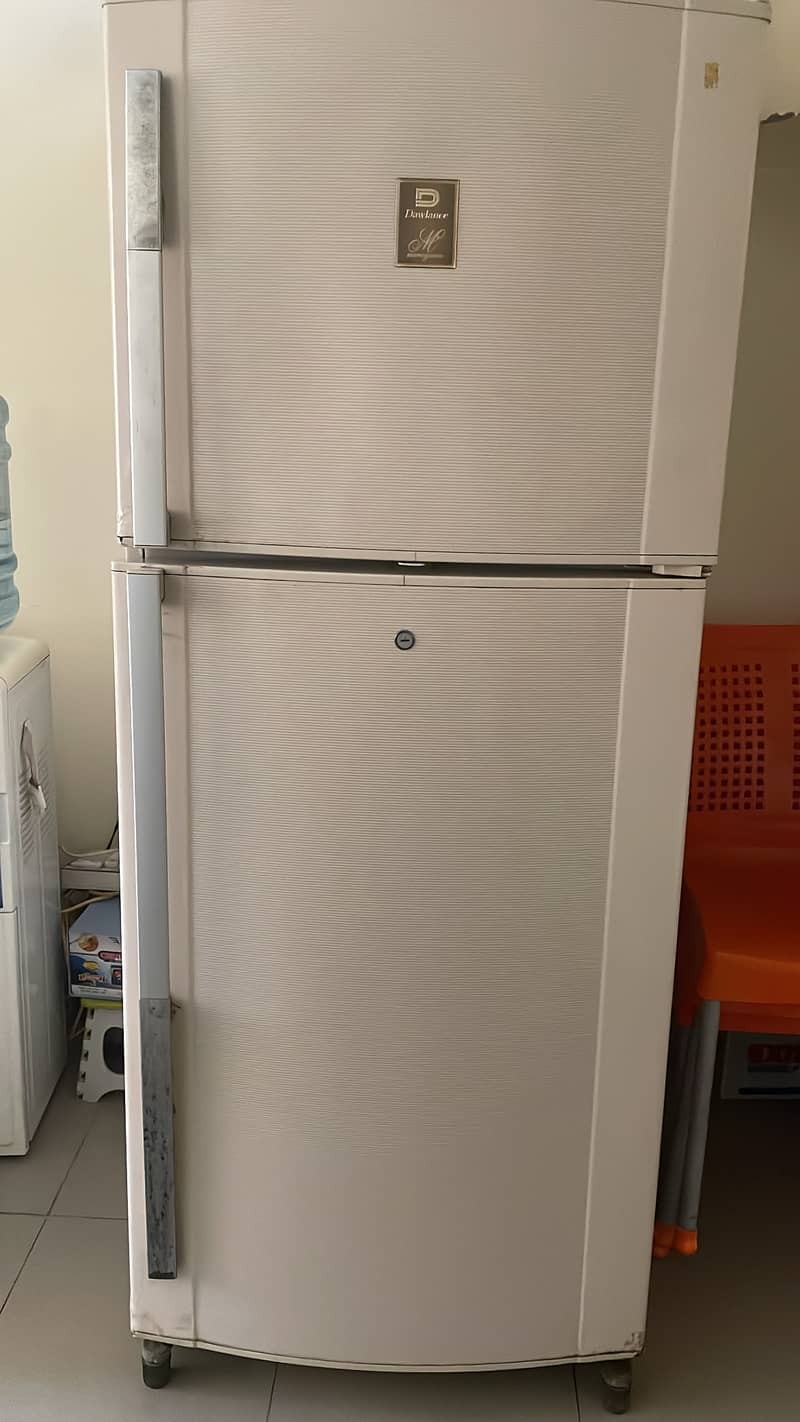 Selling dawlance Refrigerator 0