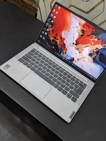 Lenovo Ideapad LTE 8/258 GB Snapdragon 8C 2.4 GHz 5