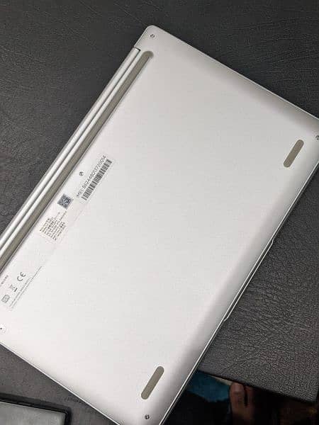 Lenovo Ideapad LTE 8/258 GB Snapdragon 8C 2.4 GHz 7