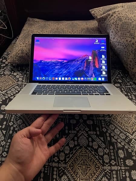 Macbook Pro 15 inch late 2011 Core i7 11