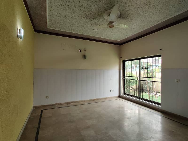 1 Kanal Double Unit House For Rent in Phase 4 DHA Lahore Low Rent Price (Original Images) 9