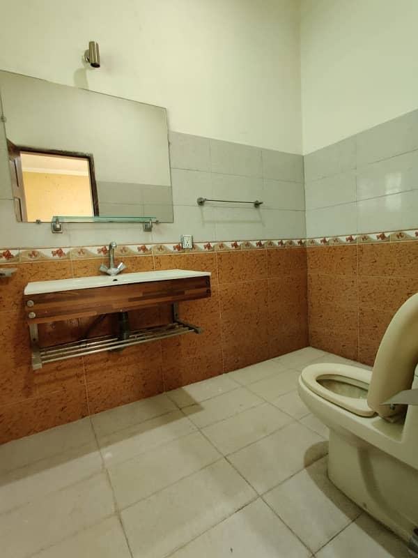 1 Kanal Double Unit House For Rent in Phase 4 DHA Lahore Low Rent Price (Original Images) 10