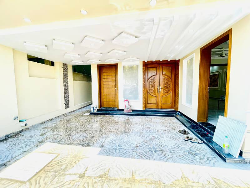 10 Marla D ESIGN E AR H OUSE For Sale in Bahria town phase 8 E Block 2