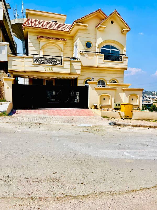 10 Marla D ESIGN E AR H OUSE For Sale in Bahria town phase 8 E Block 4
