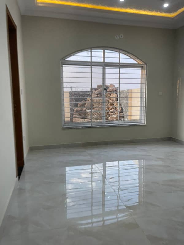 10 Marla D ESIGN E AR H OUSE For Sale in Bahria town phase 8 E Block 11
