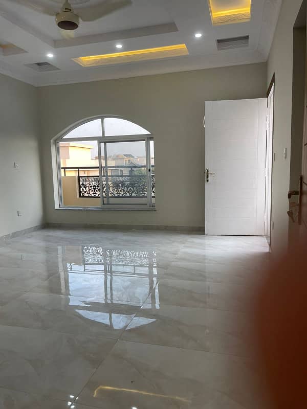 10 Marla D ESIGN E AR H OUSE For Sale in Bahria town phase 8 E Block 25