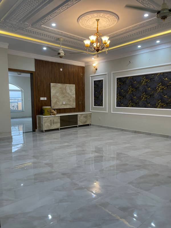 10 Marla D ESIGN E AR H OUSE For Sale in Bahria town phase 8 E Block 27